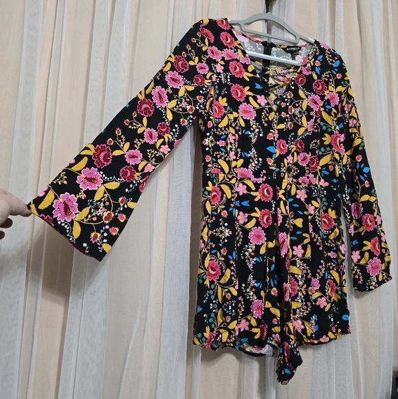 Express Black Floral Print Romper, Long Sleeves, Lightweight, V-Neck, Sz 12, EUC - Picture 2 of 12